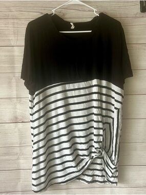 Bellamie Black and White Short-Sleeve Knot Hem Tee